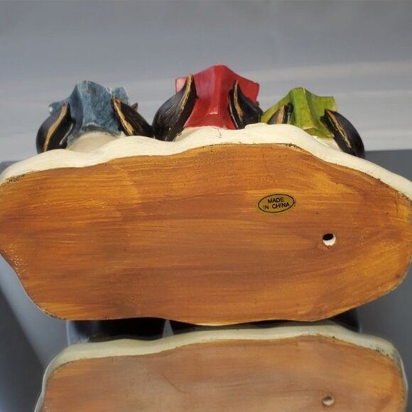 Christmas Holiday Penguin Carolers Father & Childrens Figurines Resin - Picture 5 of 7